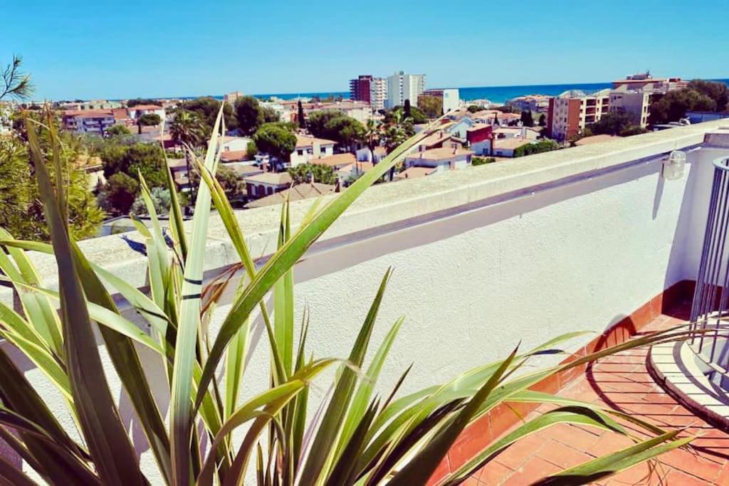 Penthouse With 95m2 Solarium, Pool And Seaview Thehavenescape Appartement Coma-Ruga