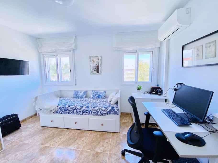 Penthouse With 95m2 Solarium, Pool And Seaview Thehavenescape Coma-ruga