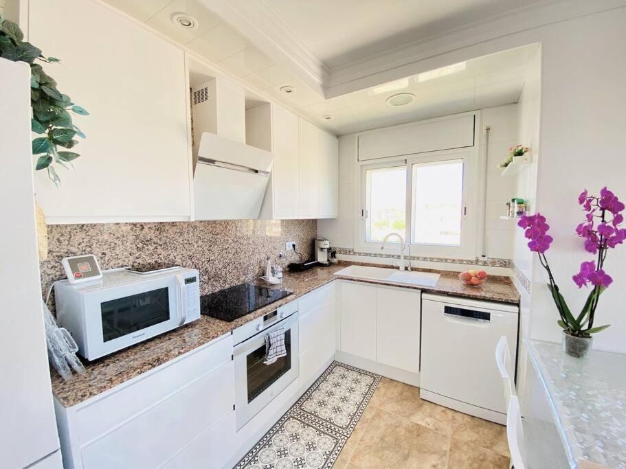 Apartment Penthouse With 95m2 Solarium, Pool And Seaview Thehavenescape
