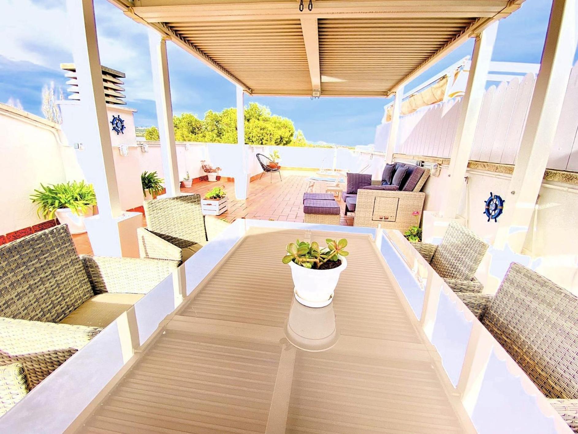 Apartment Penthouse With 95m2 Solarium, Pool And Seaview Thehavenescape